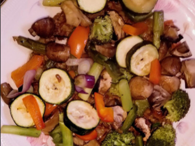 Safran-Kokos-Reis mit Ofengemüse und Kichererbsen